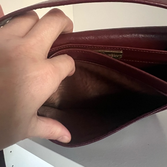 Cartier Bordeaux Must Line Shoulder Bag with adjustable strap - Picture 9 of 11